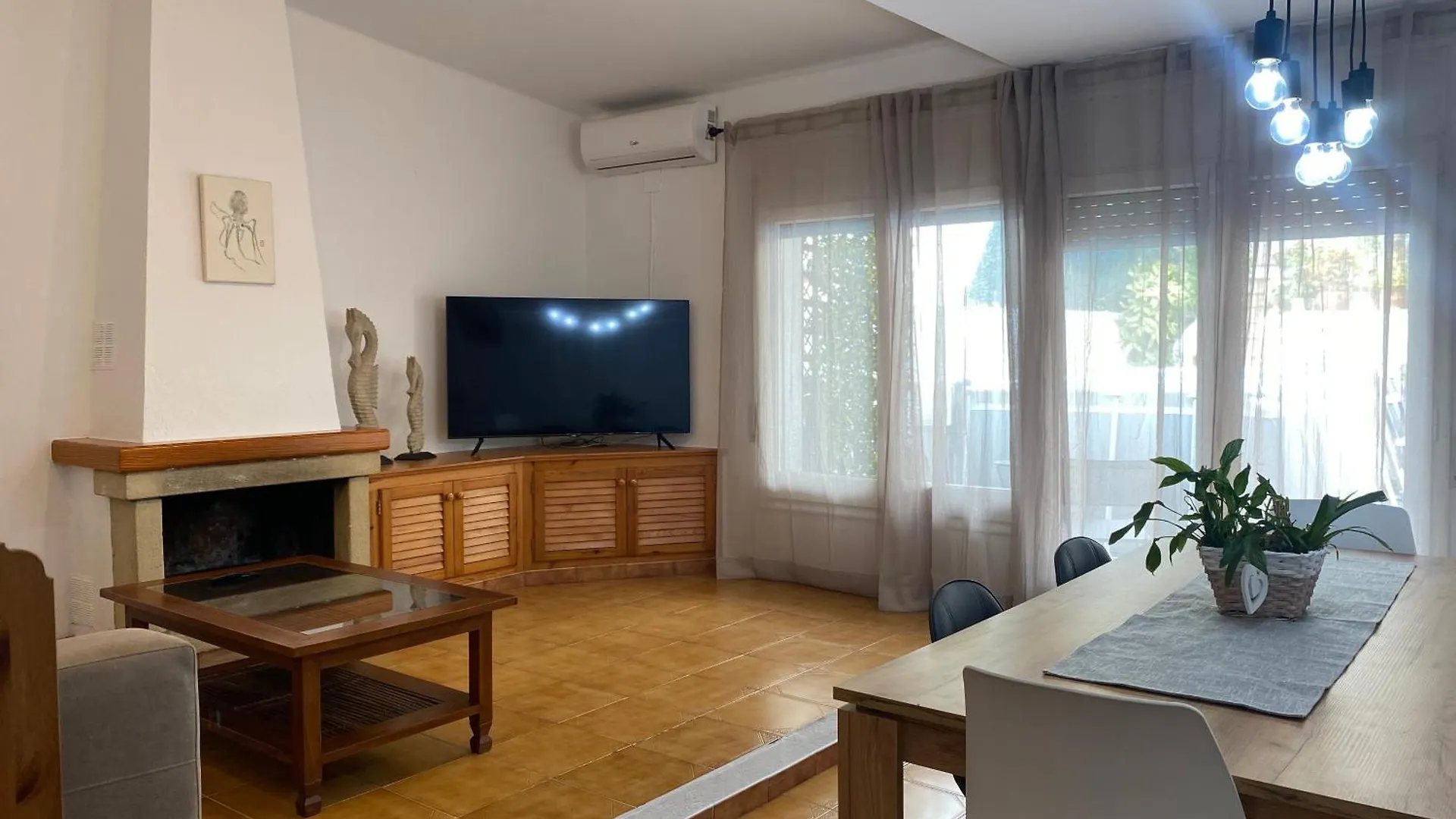 別荘 Montrás Casa Con Terraza, Piscina Y Zona Barbacoaヴィラ